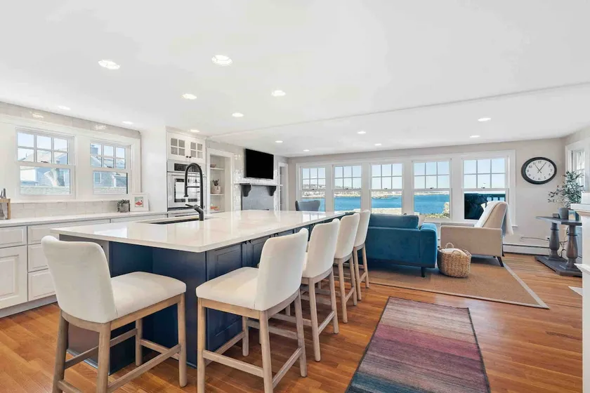 4 Bed Water View w/ Parking - Image 1