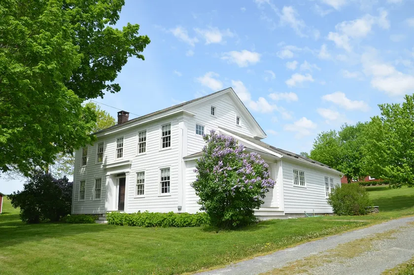 Charming, historic country home, peaceful setting - Image 1