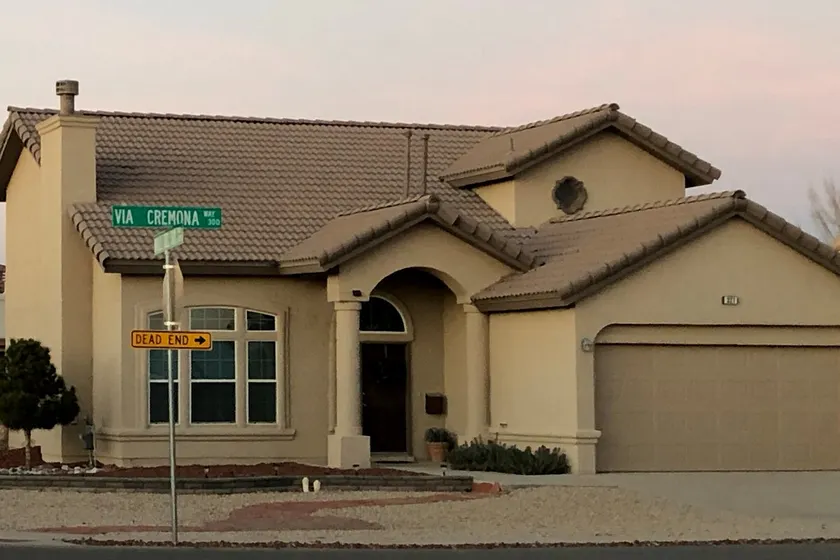 My house, your house! 2 min to freeway. - Image 1