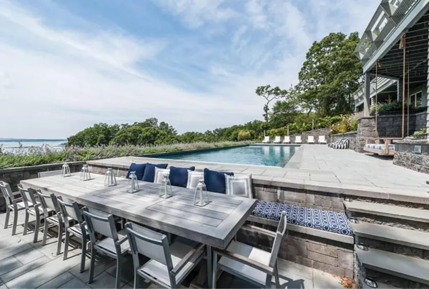 Spacious house next to the beach, Ferry and Eateries. - Image 1