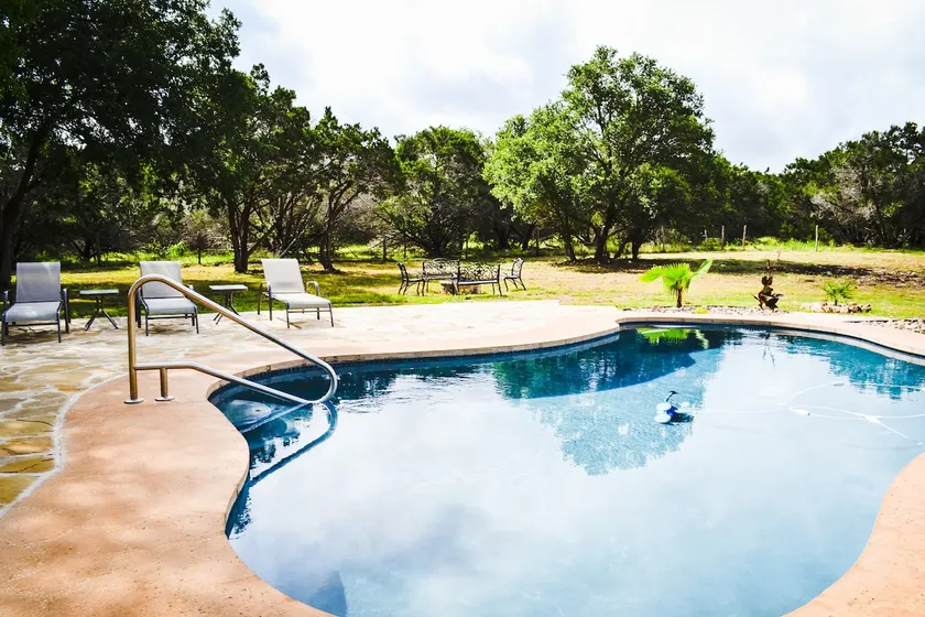 Spektakulära Hill Country Home w / privat pool på 7 + tunnland! - Image 1