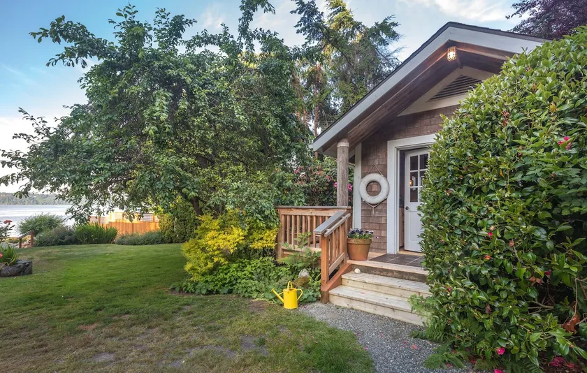 Private beach cabin, Vashon Island - Image 1