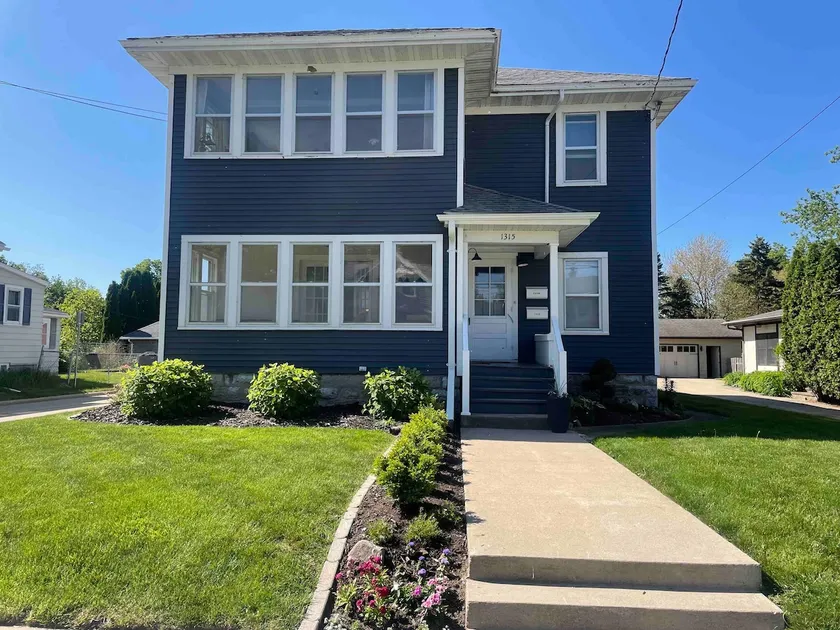 The Downtown Duplex- EAA - Image 1