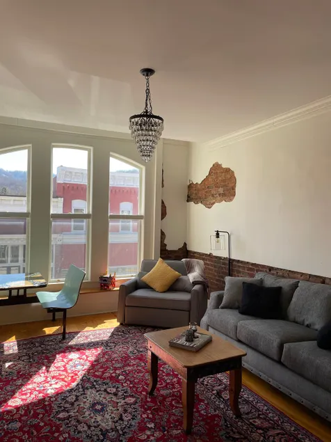 Downtown Apartment Above Coffee Shop Perfect for 2 - Image 1