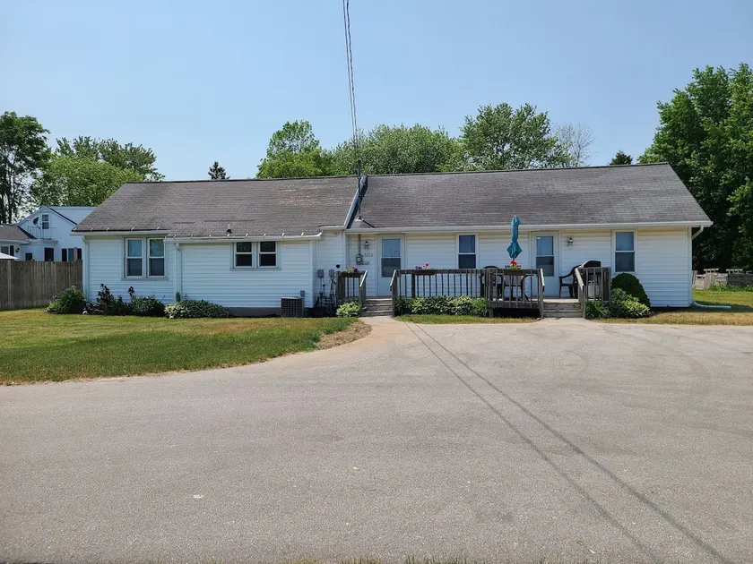 Orchard Way, your Home Away from Home! 2 BR ranch - Image 1
