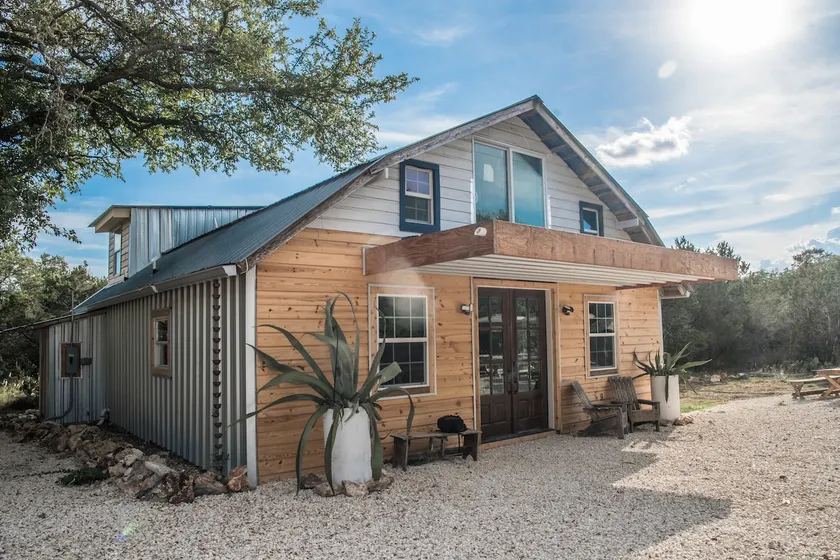 Rustic Hill Country Barn retreat on acreage - Image 1