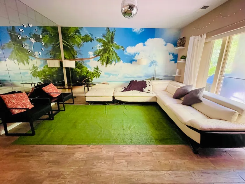 Chicago Tropical Condo - Image 1