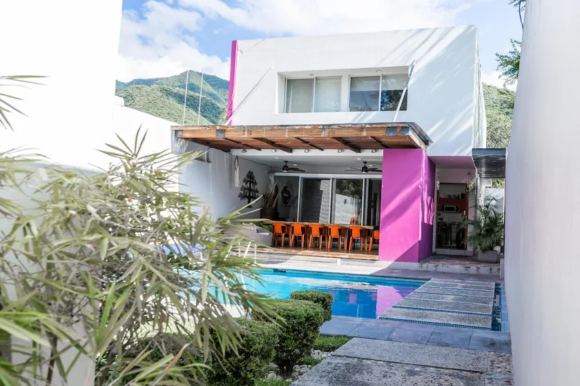 The pool house - Image 1