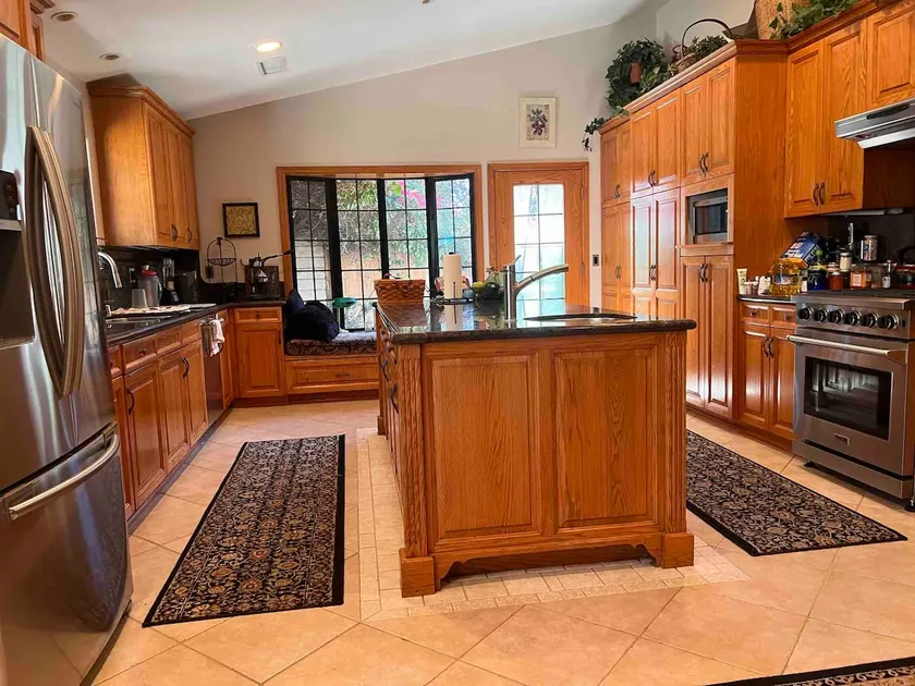Large 4 bedroom family pool home Northridge CSUN - Image 1