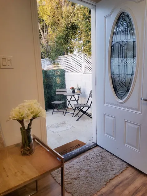 Private One Bedroom + living room Unit(1Q,2T beds) - Image 1