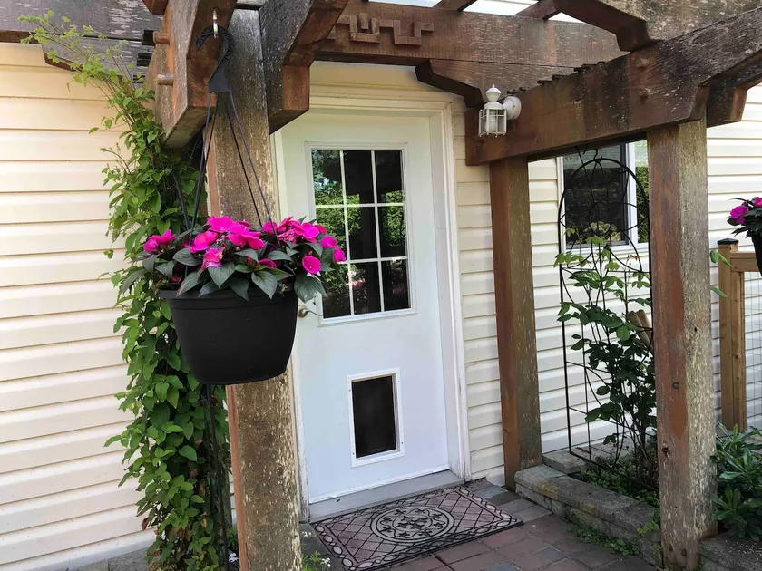 Two bedroom garden suite, steps to the ocean - Image 1