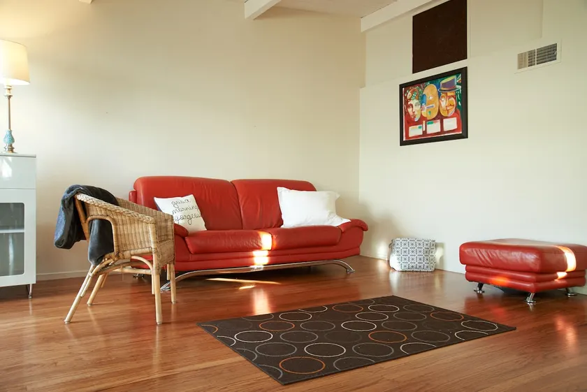 Quiet 3ba/2ba HOUSE with backyard orchard. 🏡 - Image 1
