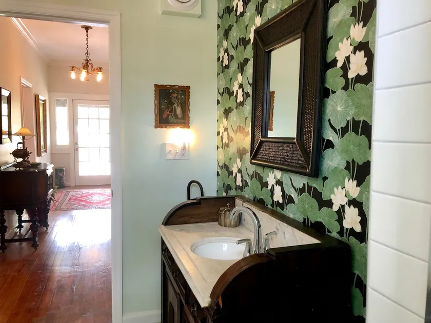 GreenTea: 2 BR Historic Lakeside King & Queen Beds - Image 1