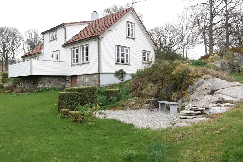 Idyllic holiday home by fjords and mountains - Image 1