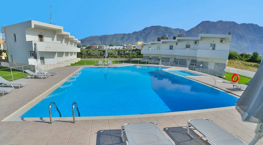 Triple Studio with Pool View - Reina Apartments - Image 1