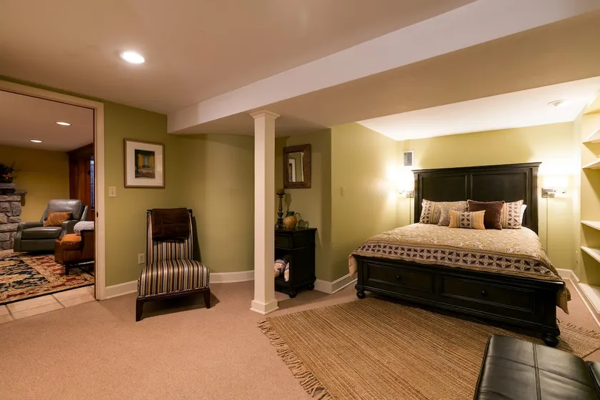 Westwood Park Off The Plaza Private Guest Suite - Image 1