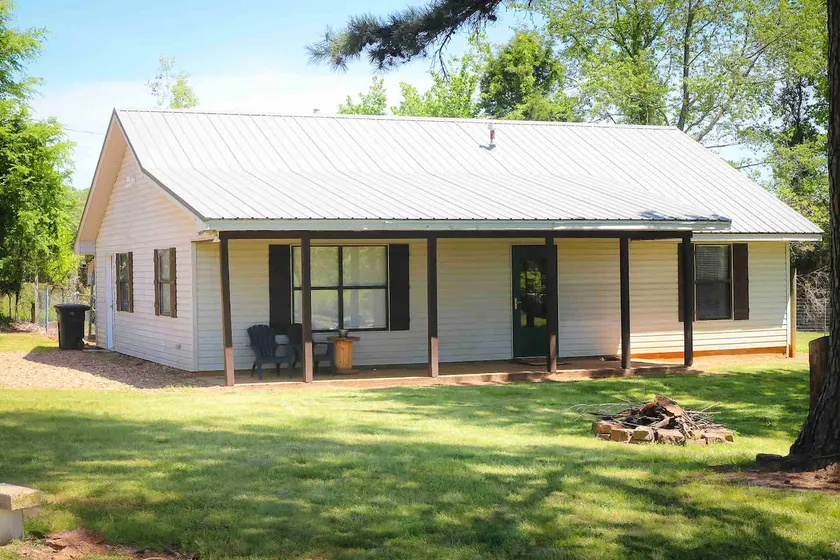 Cozy home right off the Pig Trail, in the Ozarks - Image 1