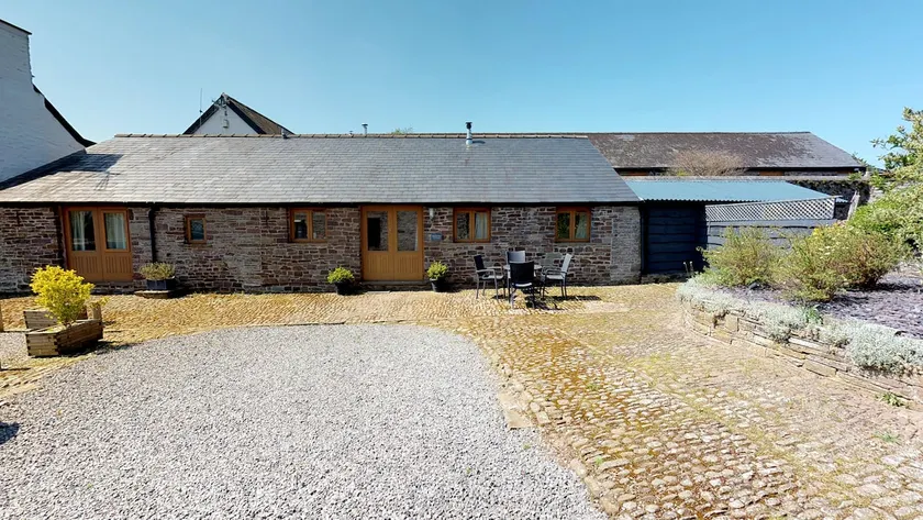 Dragonfly Cottage, Canal location - Image 1
