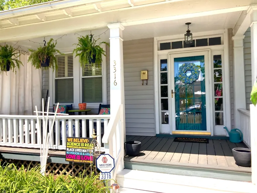 Charming Bungalow in the heart of Carytown - Image 1