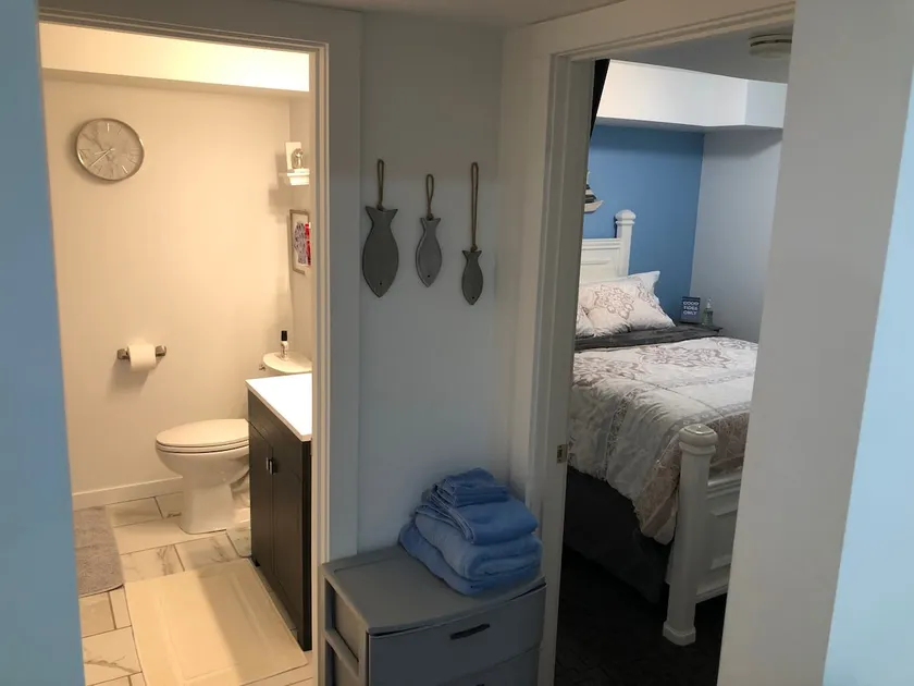 Private basement near downtown GR private bathroom - Image 1