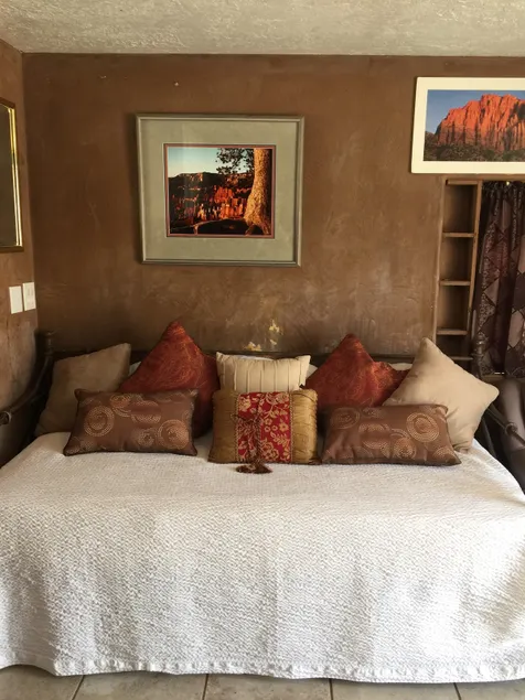 Zion and Bryce One Bedroom Sleeps 4 - Image 1