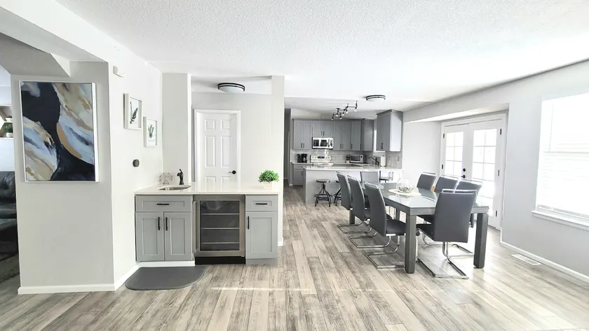 $0 Fees-Modern Home; Easy to Downtown/Scenic Trail - Image 1