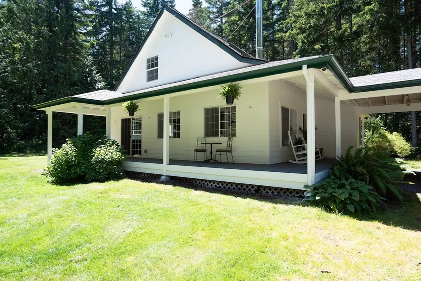 Secluded Modern Farmhouse estate - Image 1