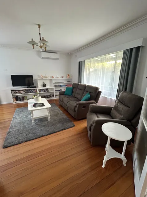 Pet Friendly, Central Location, close to Penguins - Image 1