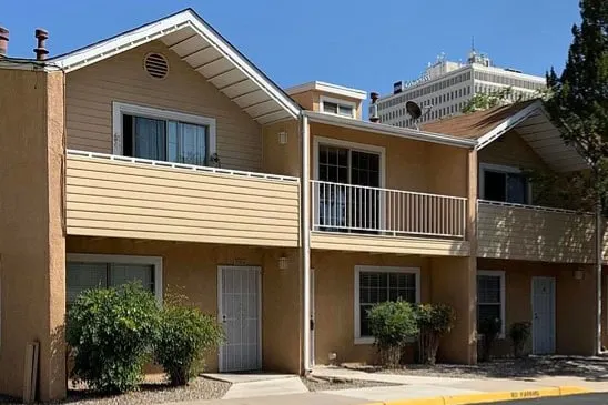 Cozy Downtown Townhouse Near Historic Old Town - Image 1