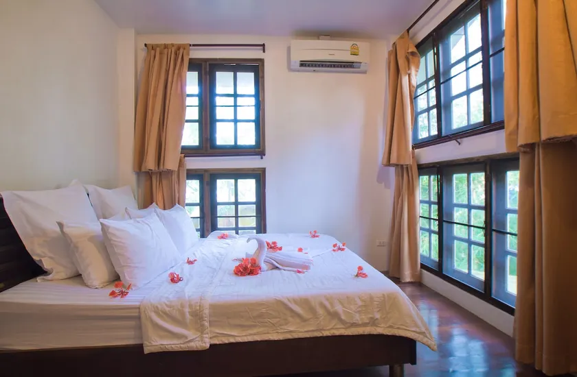 Koh Chang Residence Big Tree House S692 - Image 1