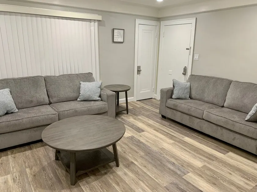 Private 2BR Unit-Free Airport Pickup from DTW! - Image 1