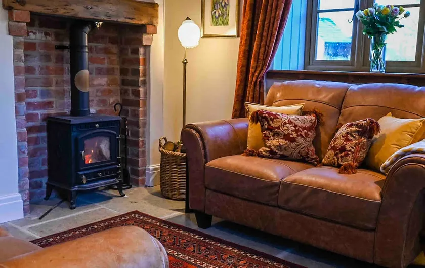 Whatley Cottage, Rural Retreat for couples & dogs - Image 1