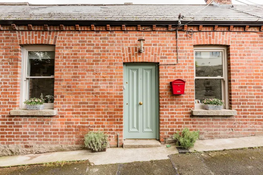 Extensively Modernised Georgian House near Everything - Image 1