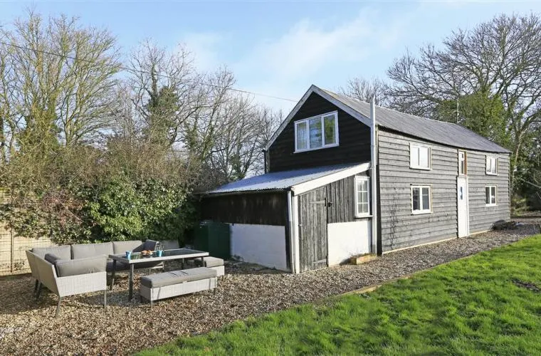 Horseshoes Barn - Image 1