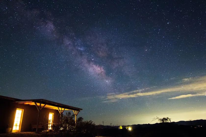 Martian Rose - Out of this World Stargazing Cabin - Image 1