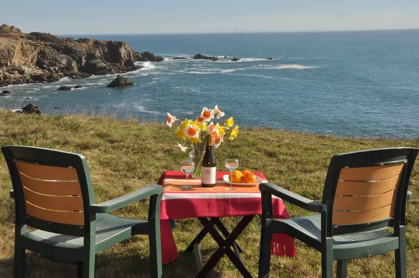 Ocean Hideaway: Your Romantic and Private Oceanfront Retreat!  Gratis wifi - Image 1