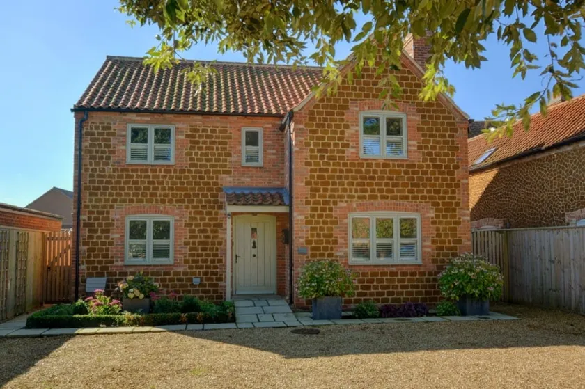 Homely Open Plan Cottage near to Heacham Beach - Image 1