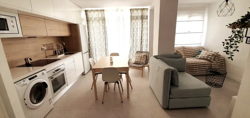 Cozy Apartment, Central AC, 2min from Beach - Image 1