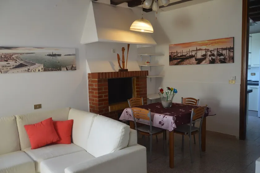 Laguna House - Image 1