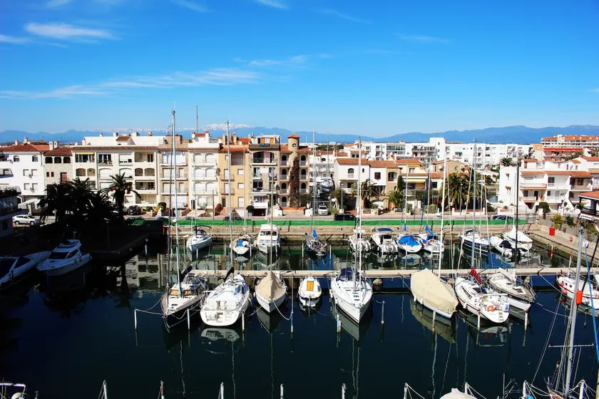 Apartment in beachfront - Image 1