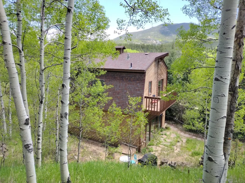 The Cabin at Creekwood. 2-story cabin on 10 acres - Image 1