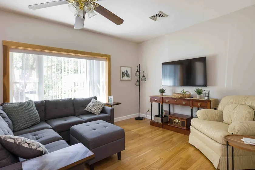 Cheerful 3-Bedroom Home (Newly Renovated!) - Image 1