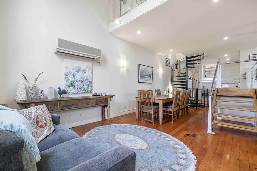 Historic Ballroom Apartment Central Queenscliff - Image 1