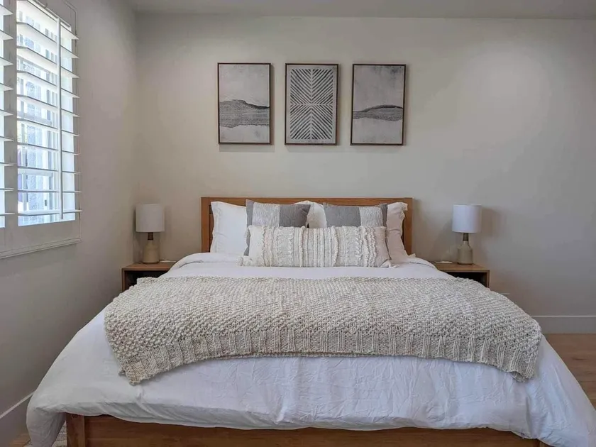 Central Studio | Modern Touches & Natural Light - Image 1