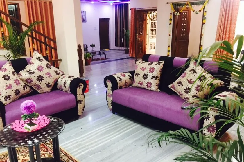 4 bedroom centrally located spacious house in Banjara hills road number 3 - Image 1