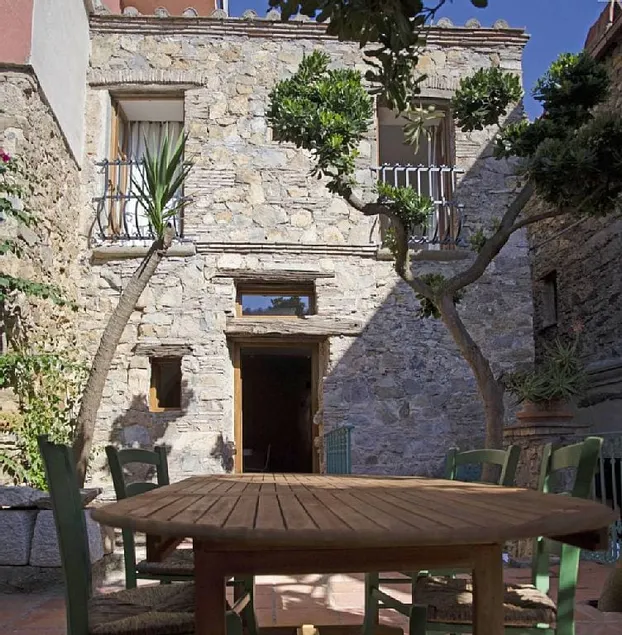 House in old village with garden - Image 1