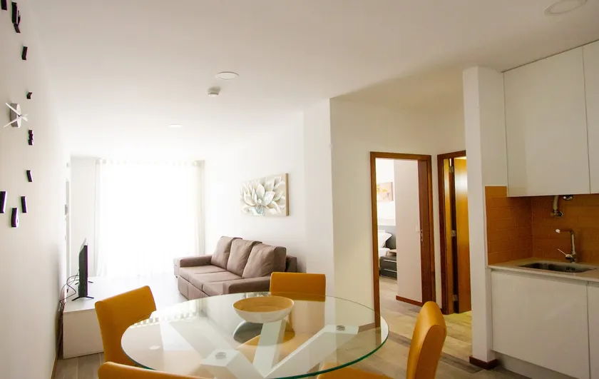 NEW! Apartments Castelo - Ap Amarelo R/C Frente - Image 1