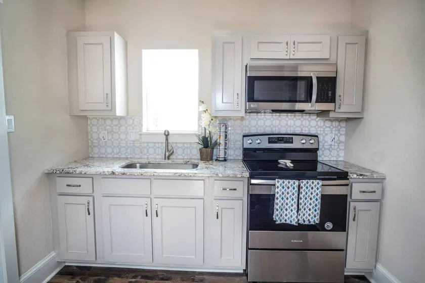 Beautiful Guest House on New Built Home Near Downt - Image 1