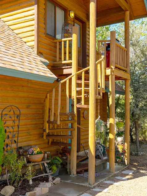 The Birds Nest is a 2 story loft. - Image 1