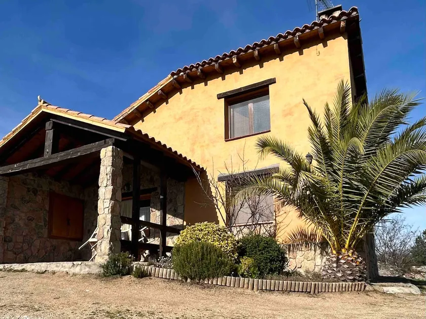 Ochre Rural House - Image 1